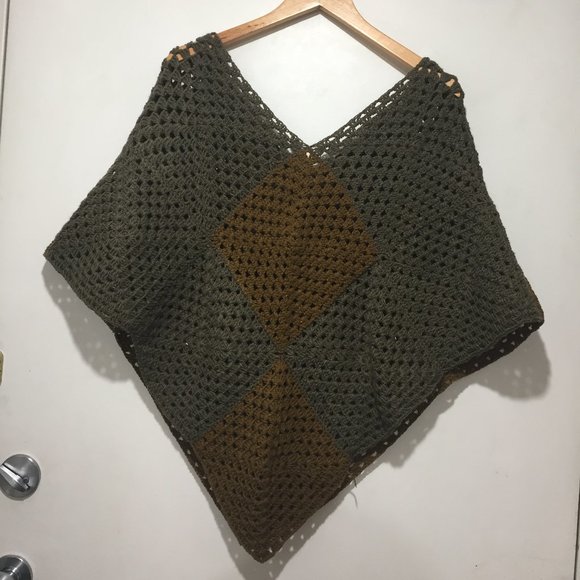 HANDMADE CROCHET PATCHWORK SHAWL SIZE M (TAKING OFFER BEST OFFER) - Picture 4 of 4